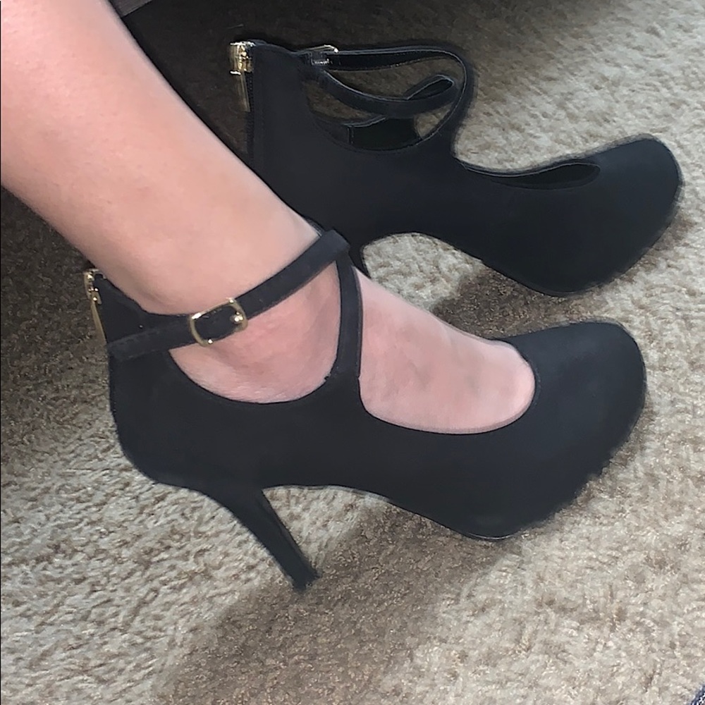 Black Heeled Platform Pumps